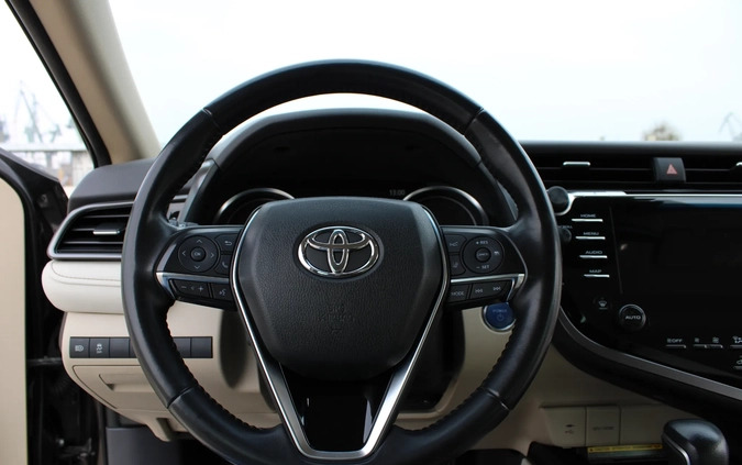Toyota Camry cena 129000 przebieg: 69050, rok produkcji 2020 z Opoczno małe 704